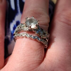 Beautiful 2 piece engagement ring set